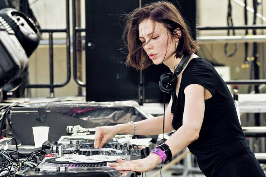 10 Talented And Sexy Female Djs